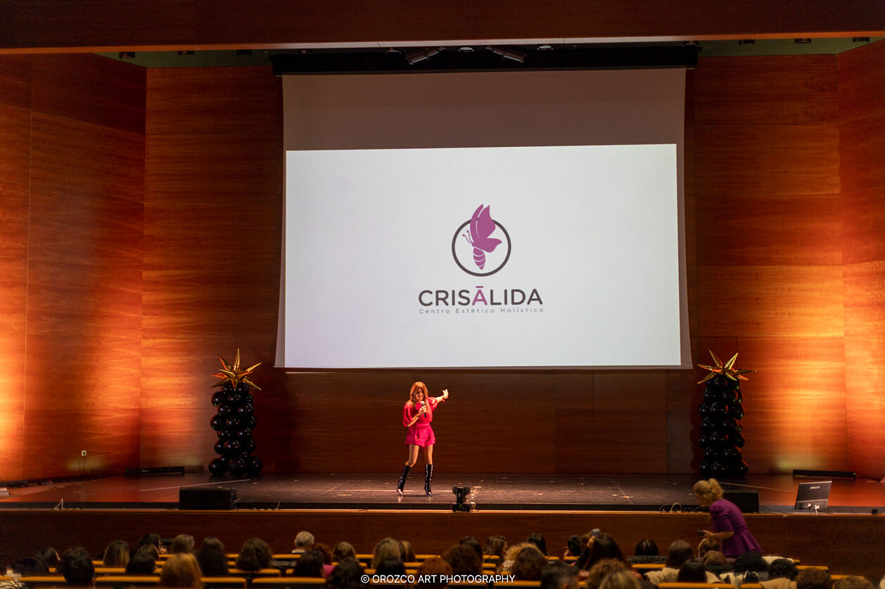 Ponencia de Crisálida en el escenario principal de Mujeres Brillantes